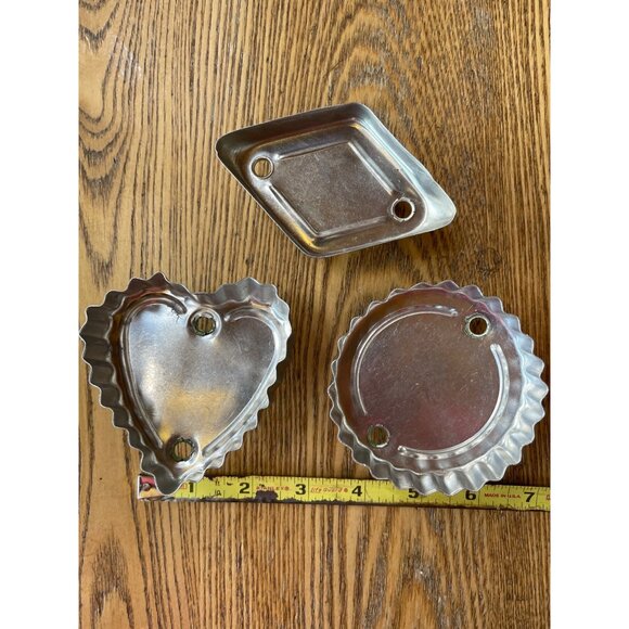 Vintage Aluminum Cookie Cutter Molds Handles Heart Round & Diamond Shapes - Picture 3 of 4